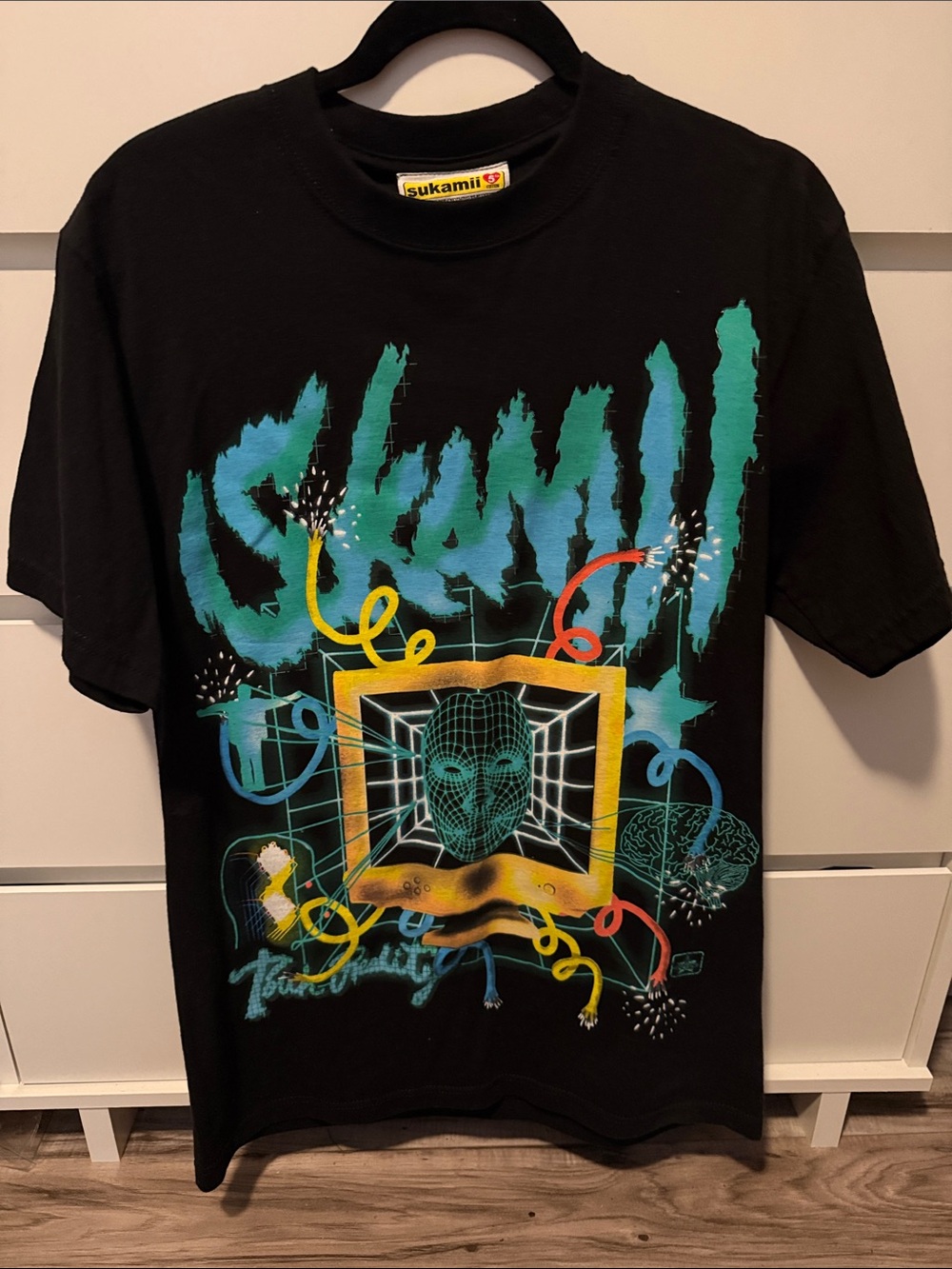 Sukamii Graphic Black Tee